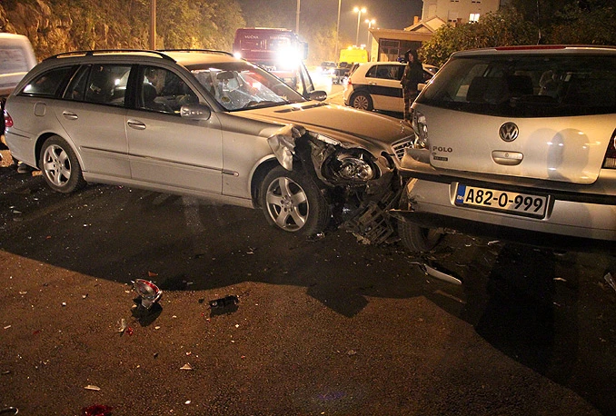 Sudar tri automobila na mostarskom Bulevaru