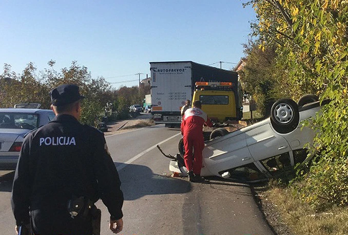 Knešpolje: Polo završio na krovu