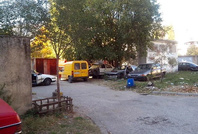 Mostar: Kome smeta auto otpad na Aveniji?