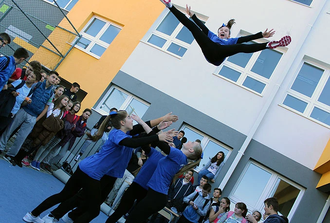 Širokobriješki školarci se upoznali s cheerleadingom