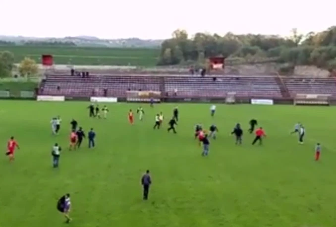 NS odrezao kazne klubovima zbog incidenata u Jajcu i Gradačcu