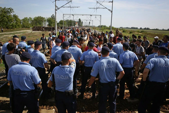 Hrvatska interventna policija tijelima štiti granicu kod Bapske