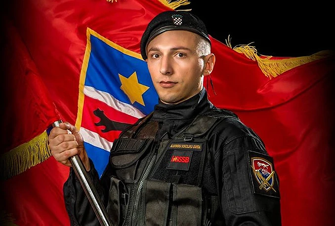 Postrojavanje Glavaševe ‘Slavonske sokolske garde’ na Markovom trgu