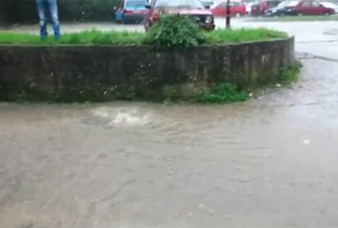 Mostar: Smrdljivi potok teče niz Balinovac