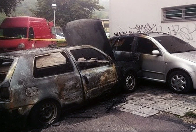 U Sarajevu izgorjela dva automobila