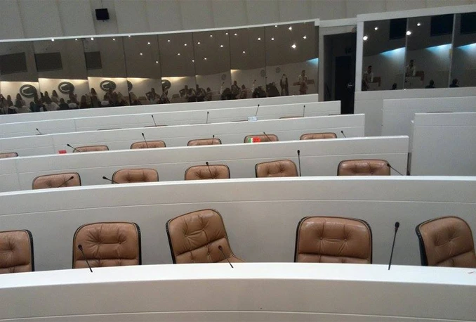Čudo neviđeno: Informatička oprema zadovoljila zastupnike