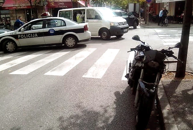Mostar: U dvije prometne nesreće ozlijeđeni pješak i motociklist