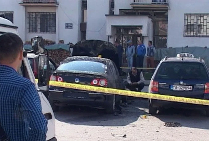 Graničnom policajcu i vlasniku pizzerije automobili dignuti u zrak