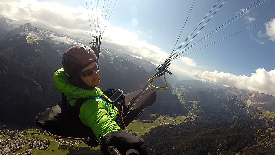 Bh. paraglideri letjeli nebom iznad Dolomita 