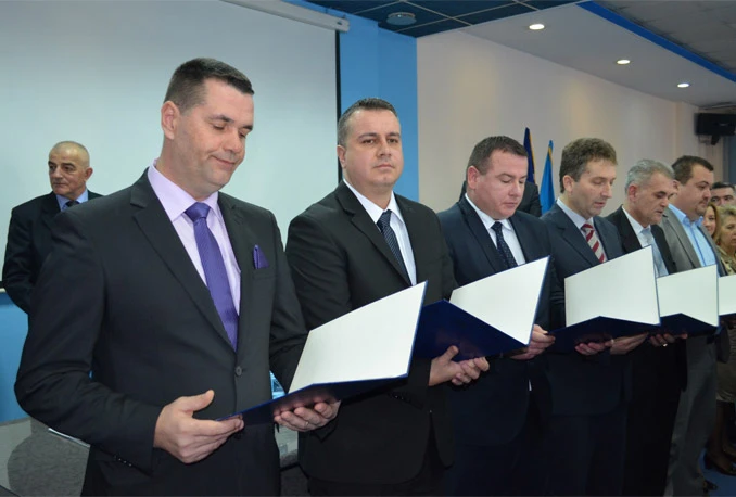 Skupština obmanula javnost: Umjesto smanjenja izglasala povećanje plaća