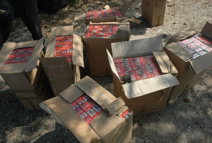 Podignuta optužnica protiv 12 krijumčara cigareta