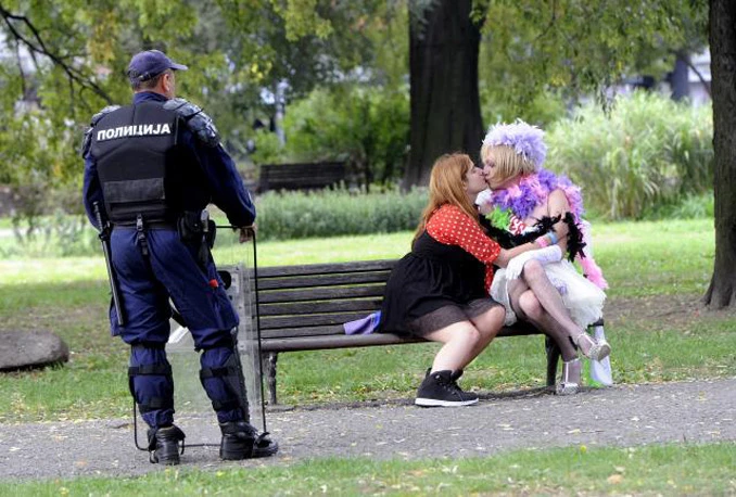 U Beogradu održani Trans pride i Parada ponosa, privedene 54 osobe