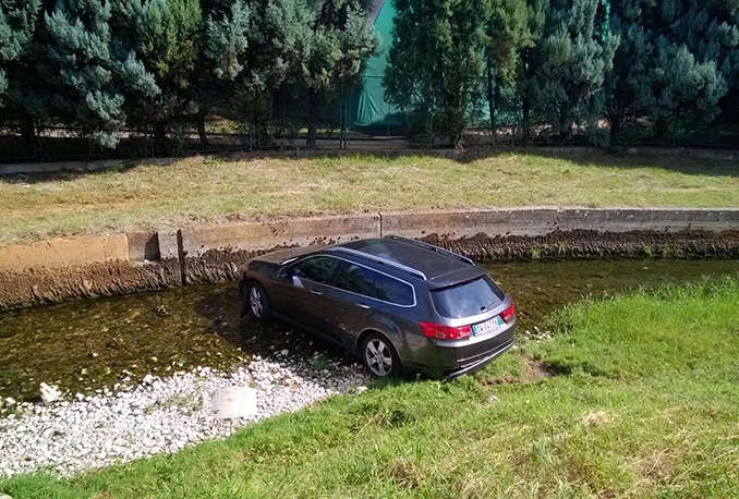 Vlasnica Honde tvrdi: Netko mi je gurnuo automobil u Radobolju