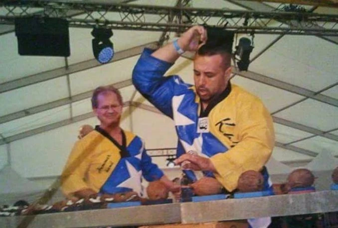 Edin Kajević razbio 58 kokosovih oraha za novi Guinnessov rekord