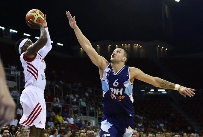 Poljska svladala BiH na otvaranju Eurobasketa