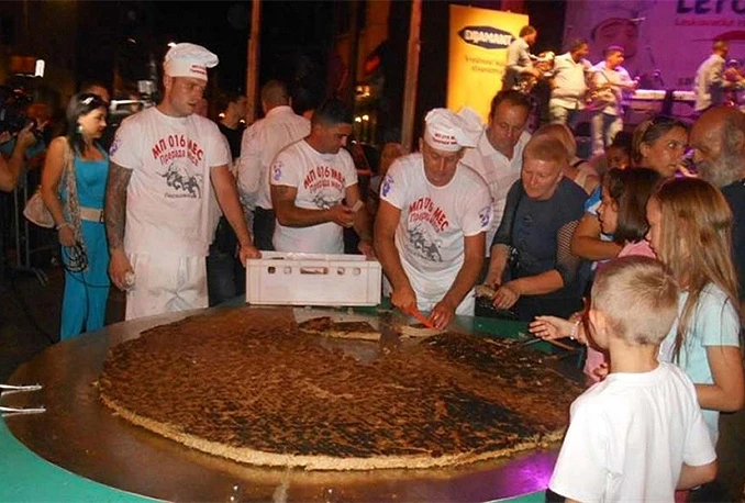 Srbija oborila rekord s pljeskavicom od 59 kg, ali neće u Guinnesovu knjigu