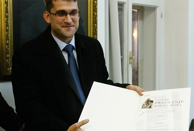 Novinar nagrađivan za promicanje demokracije napisao da treba pucati na izbjeglice