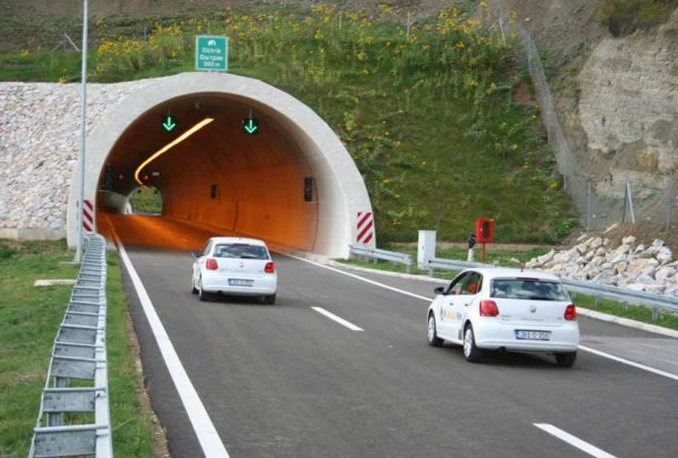Vozili ispred njega, zaustavili ga pred tunelom, pa upucali
