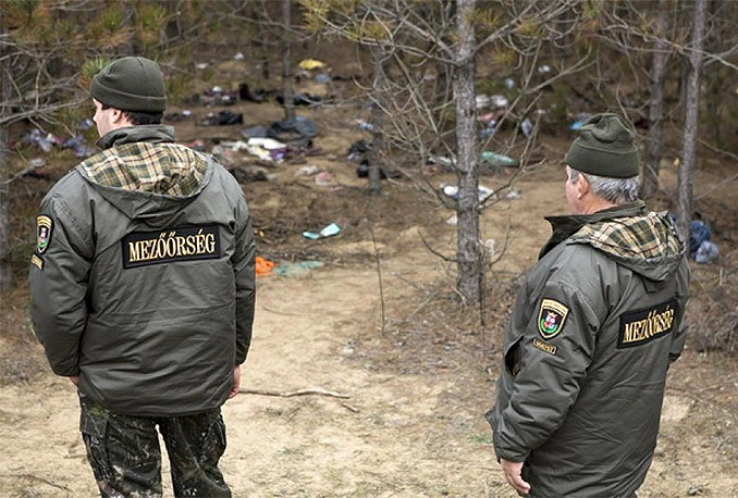 Mađarska policija izbjeglice rastjerala suzavcem, na granicu ide vojska