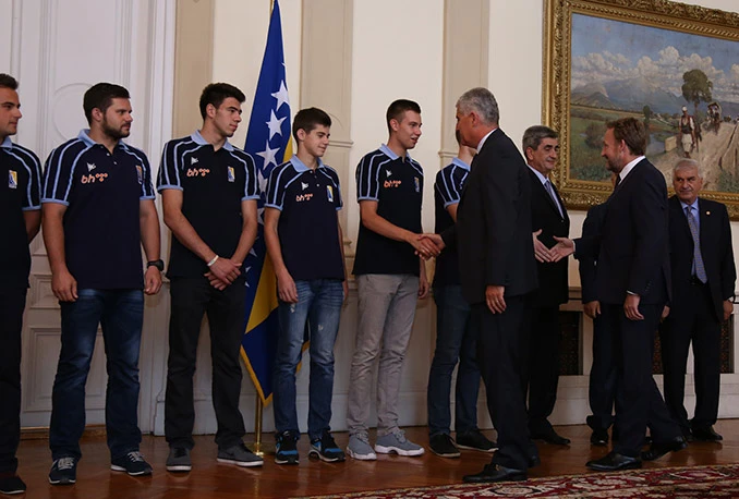 Članovi Predsjedništva BiH sa zlatnim kadetima