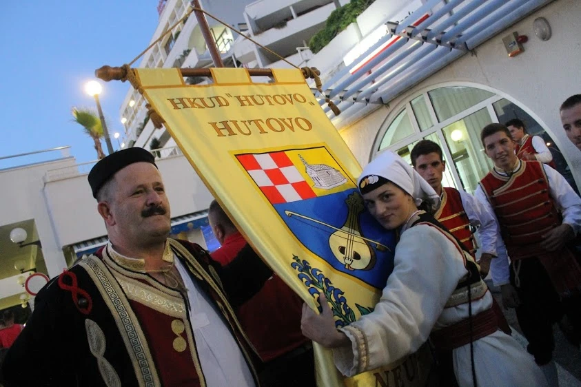 Folklorne skupine osmu godinu zaredom prodefilirane Neumom