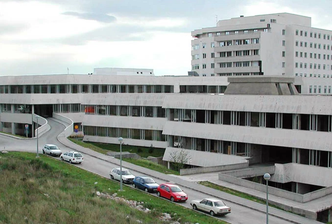 Roditelji tuže bolnicu nakon što je tijelo bebe spaljeno s humanim otpadom