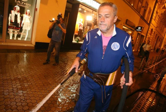 Gradonačelnik prao ulice