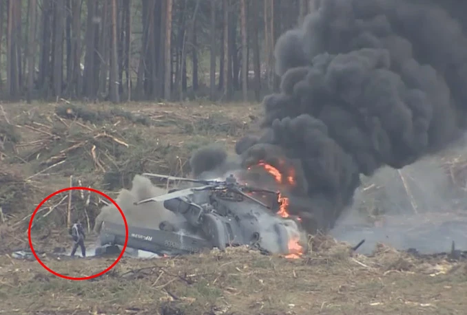 Dramatičan pad vojnog helikoptera; jedan pilot poginuo!