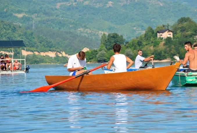 Održan tradicionalni Veslački maraton na Jablaničkom jezeru