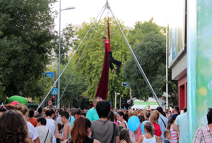 Izvrstan Festival uličnih zabavljača u Mepas Mallu