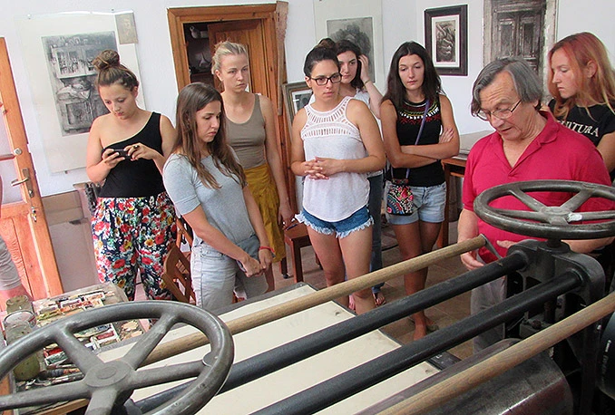 Umjetnici nisu slučajna kategorija koja voli ansamble starih zidova u Počitelju