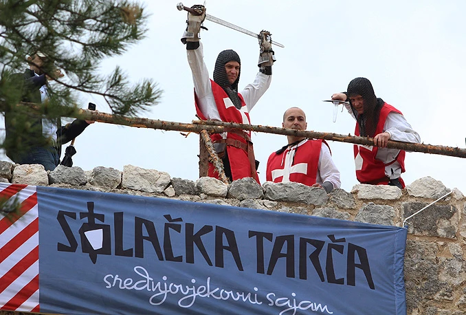 Vitezovi hercega Stjepana Kosače osvajaju Klis