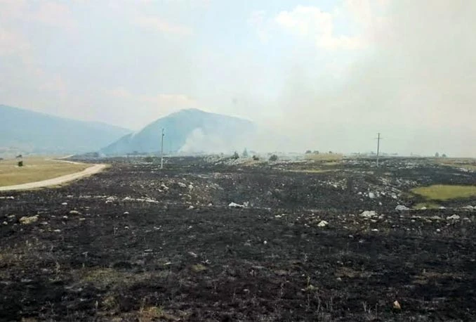 Helikopter angažiran za gašenje požara na području općine Grahovo