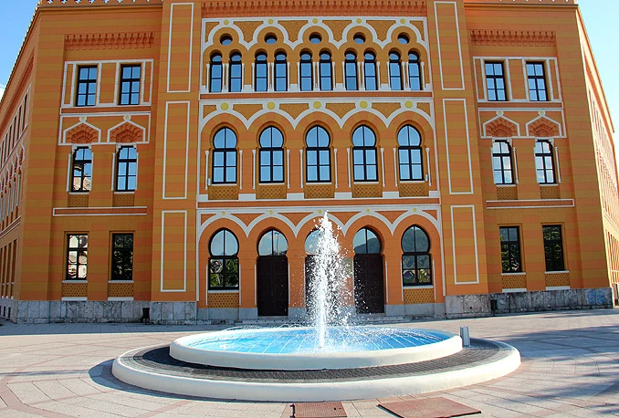 Obnovljena fontana ispred Stare Gimnazije radila svega nekoliko dana