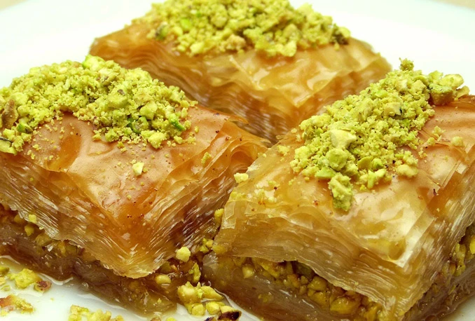 Baklava od oraha i pistacija - kraljica bajramske trpeze