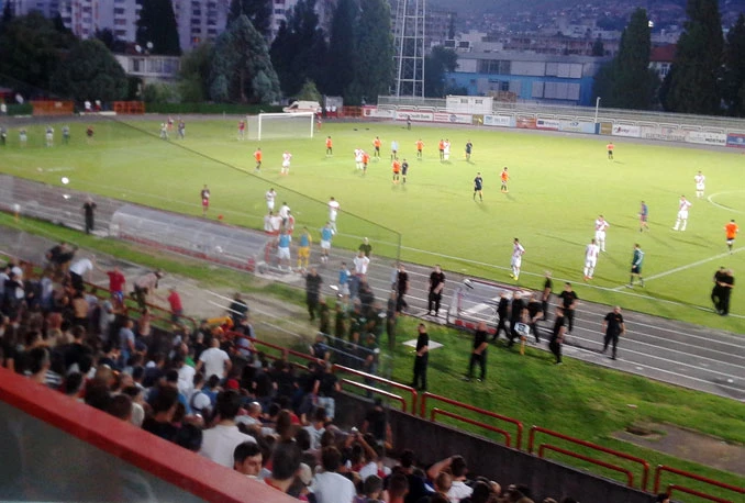 Utakmica prekinuta na četiri minute zbog sukoba Ultrasa i redara