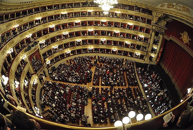 La Scala na LED ekranima ispred Kosače