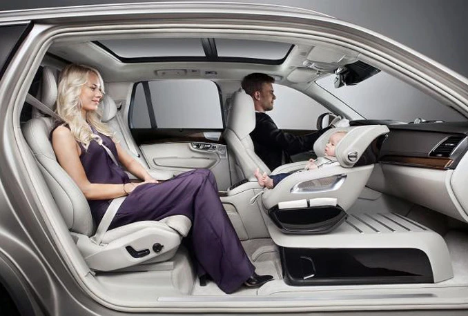 Volvo XC90 - modularno dječje sjedište na mjestu suvozača