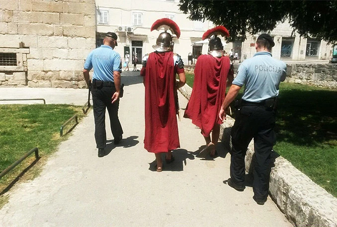Split: Policajci priveli rimske legionare