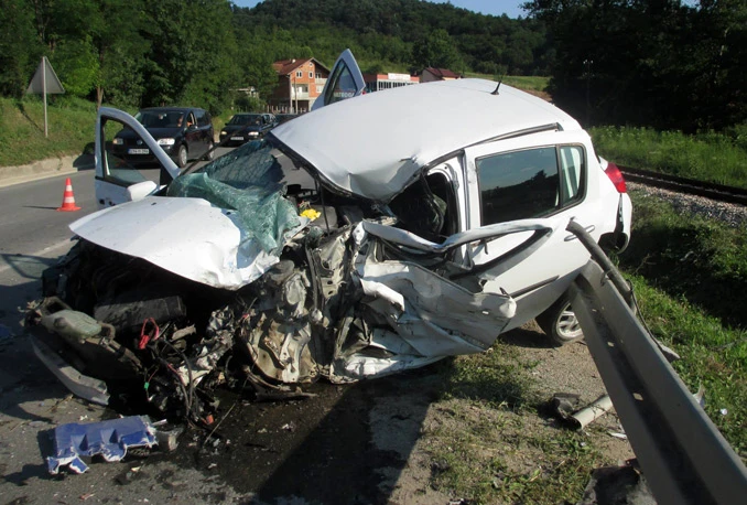 Izravan sudar kamiona i osobnog automobila, poginula jedna osoba