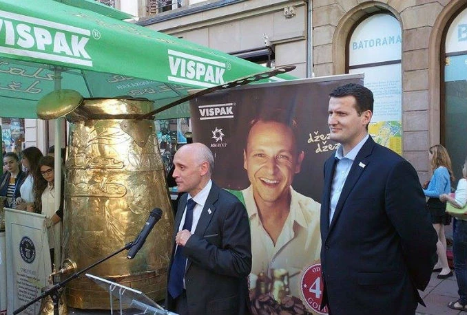 Najveća džezva na svijetu izložena u Strasbourgu