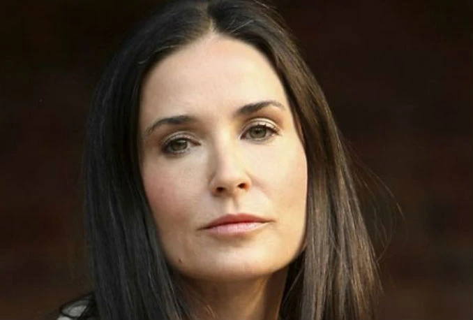 Zgodna mama u bikiniju: Demi Moore se i u 52. godini ima čime pohvaliti