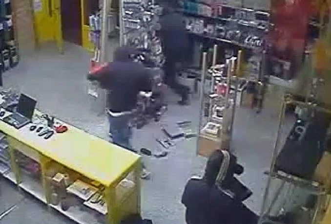 VIDEO: Pogledajte pljačku laptopa u Mostaru