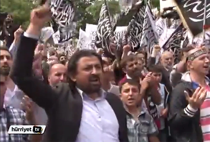 [VIDEO] Istanbul: 2000 ljudi skandiralo podršku ISIL-u