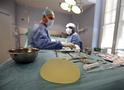 Žena švercala kokain u implantatima