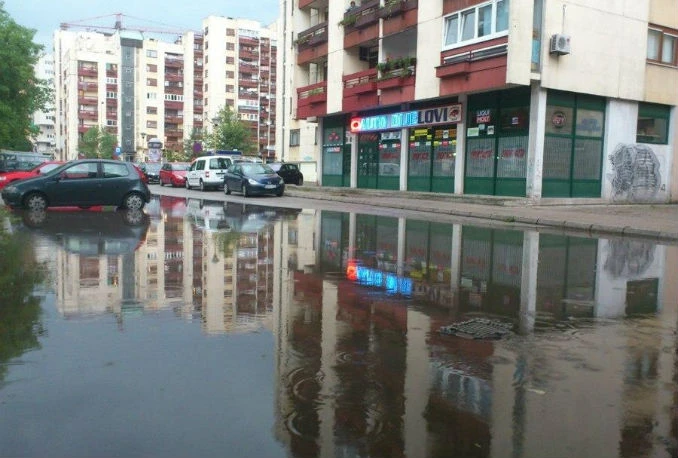 Tuzla nakon nevremena: Šteta na vozilima i objektima, nije bilo ozlijeđenih