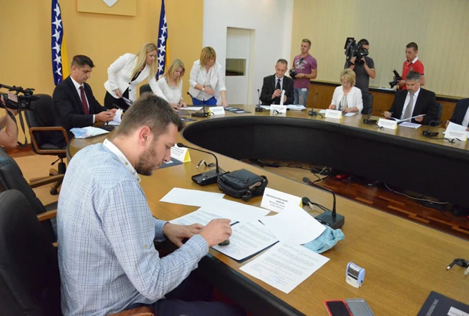 Socijalno ugroženi učenici iz HNŽ-a dobili 59.670 KM za knjige