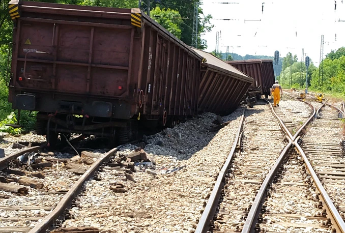 Kod Doboja sa tračnica iskliznula četiri vagona