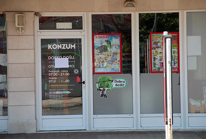 Mostar: Ukraden zlatni Tito; Iz trgovine otuđene cigarete