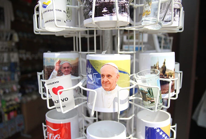 Osmeročlana obitelj iz Rame prinijet će darove Papi